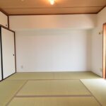 優しい陽光の入る南側和室です。