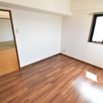 明るく風通しの良い西側洋室です!