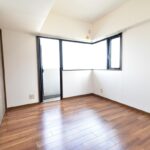 美しくリフォームされた北側洋室