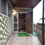 玄関ポーチ周辺