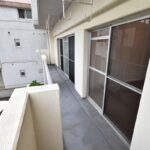 ゆとりあるメインバルコニーの様子