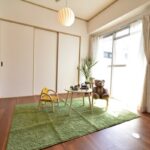 明るくよく陽光の入るフリースペース