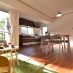 お子様目線のリビングルームの様子