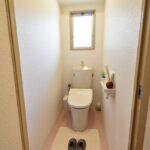 窓のある明るいWC・WC主設備新品交換済みです!