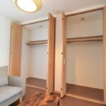 リビング横の洋室にはクローゼット2箇所新設されています。