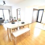 三面採光の光溢れるリビングです。