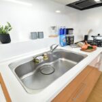 美しく明るい雰囲気のシンクトップ付近