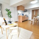 L型開口部付近からダイニングの様子