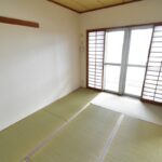 よく陽光の入る明るい和室です!