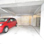 駐車場敷地内1台・屋根付き駐車場です。