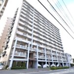 【外観写真】清潔感のある堂々とした佇まいのマンションです<br />
