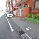 駐車敷地内1台分確保済みです。