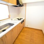 【ダイニングキッチン】明るい清潔感のあるキッチンスペース♪