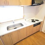 【ダイニングキッチン】収納豊富なシステムキッチンです♪