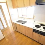 【ダイニングキッチン】明るい清潔感のあるキッチンスペース♪