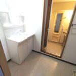 【脱衣所】清潔感のある洗面脱衣室