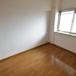 【洋室】出窓からよく陽光の入る玄関横洋室♪