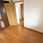 【洋室】ゆとりある広さの南側洋室・収納力も豊富です♪