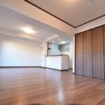 ２箇所の開口部からよく陽光の入るリビングです♪