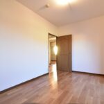 明るい床色が美しい北側洋室です♪