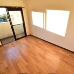 美しくリフォームされた西側洋室