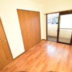 美しくリフォームされた西側洋室