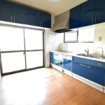 清潔感のある明るいキッチンスペース