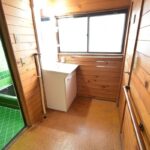 明るくよく陽光の入る洗面脱衣室