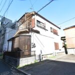 右手側からの外観写真