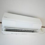 リビングエアコン付き・サービス設置品です。