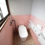 清潔感のあるWC・タンクレスタイプです。