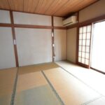 広めの開口部が特長的な1階８畳和室