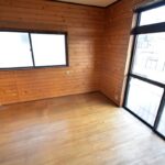 二面採光で明るい2階洋室です♪