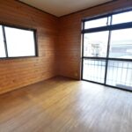 二面採光で明るい2階洋室です♪