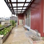 屋根付きの物干しスペース