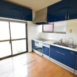 清潔感のある明るいキッチンスペース