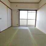 北側バルコニー横・６畳和室