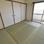 北側バルコニー横・６畳和室