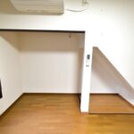 階段下を利用した収納スペース