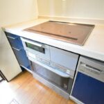 ３口のIHクッキングヒーター・レンジや食洗器の付いた仕様のキッチンです！