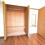 玄関横洋室・クローゼット