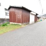 現況写真1・木造倉庫が建っています。