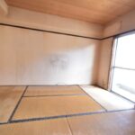 リビングに隣接した明るい6畳和室