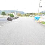 住戸部分の接道状況・前面道路の様子2