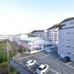 バルコニーから桜丘小学校が見えています。通学便利♪