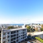 玄関先からは海や小倉港方面を眺めます。