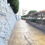 エントランスへ向かうポーチ付近