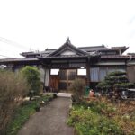 主屋箇所の様子・平屋建て住宅が建っています。