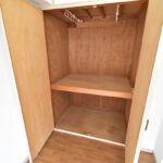 容量の多い玄関横洋室収納部