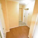 リビングから玄関廊下の様子